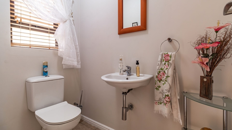 3 Bedroom Property for Sale in The Island Western Cape